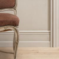 Высокий плинтус в интерьере