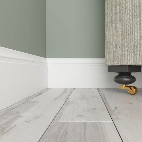 Плинтус белый Ultrawood арт. Base 5214 p (2000 x 133 x 12 мм.)