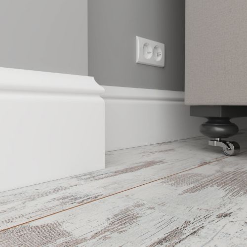 Плинтус белый Ultrawood арт. Base 5500 p (2000 x 138 x 18 мм.)