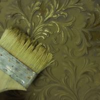 Материал, которым с 1886 года декорированы стены Букингемского дворца, все чаще применяется и в России️
